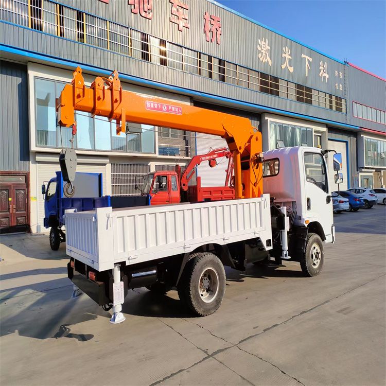 喀喇沁旗三轮随车吊定制 农用改装机自备吊中瑞长期出售