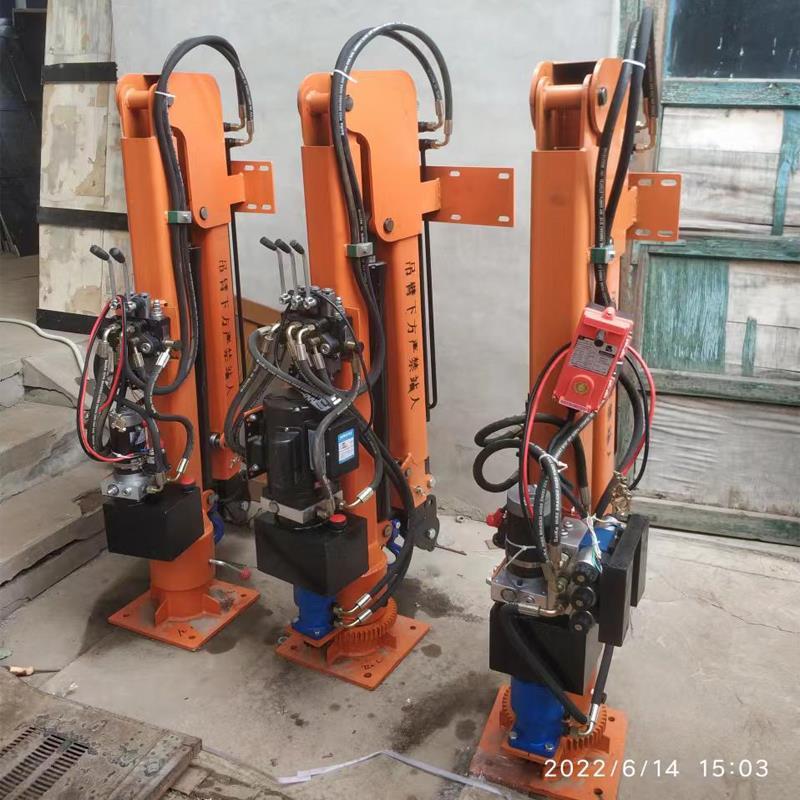 喀喇沁旗重汽蓝牌随车吊 3.2吨 国六动力强 液压驱动 农用自卸起重机